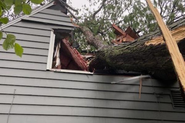 Emergency-tarping-or-repairs-6-aspect-ratio-600-400